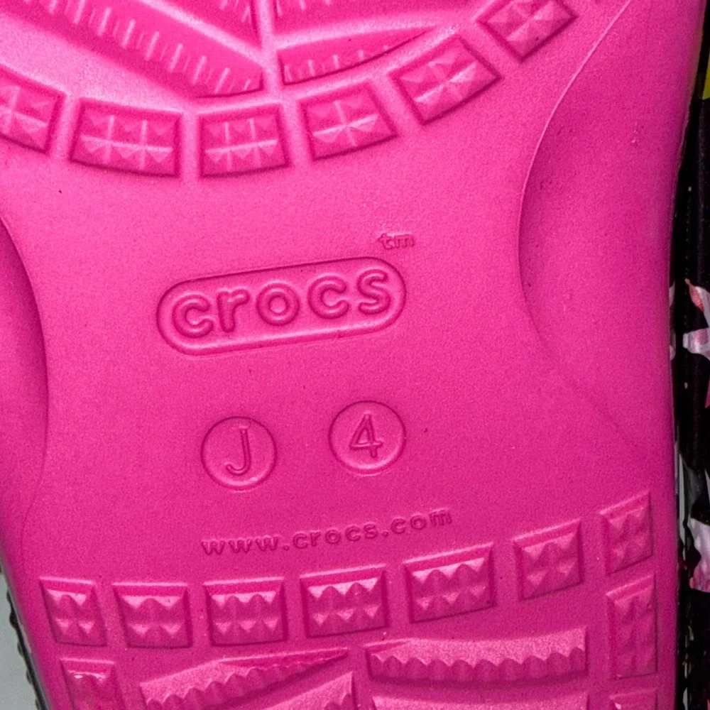 Crocs Classic Star Print Sandal K Pink Black Multi Kids J4 209094-6UC NWT‎